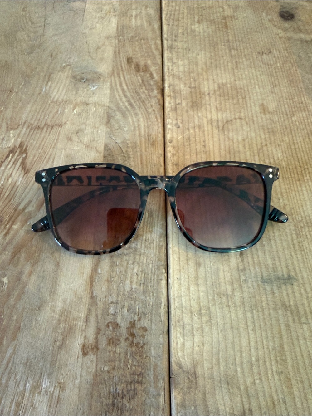 Women’s Tortoiseshell Sunglasses with Brown Gradient Lenses